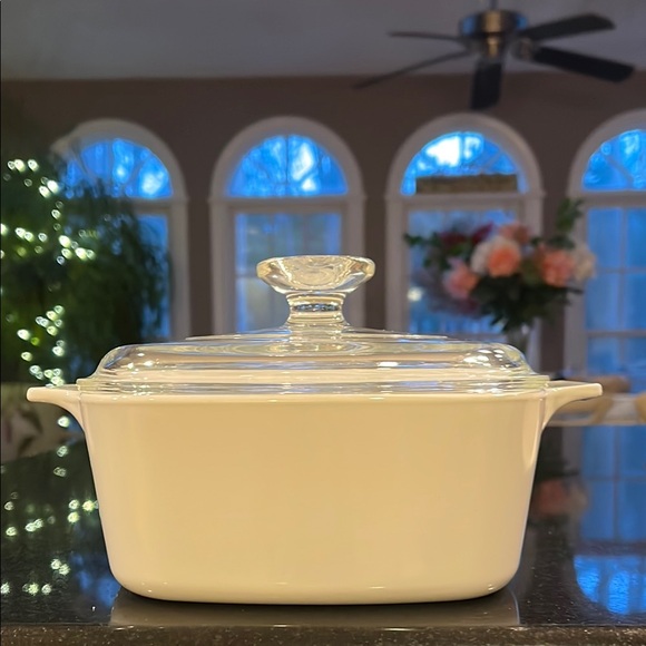 "White" - 1.5L / 1.5QT CorningWare Casserole with Glass Lid - Picture 1 of 9